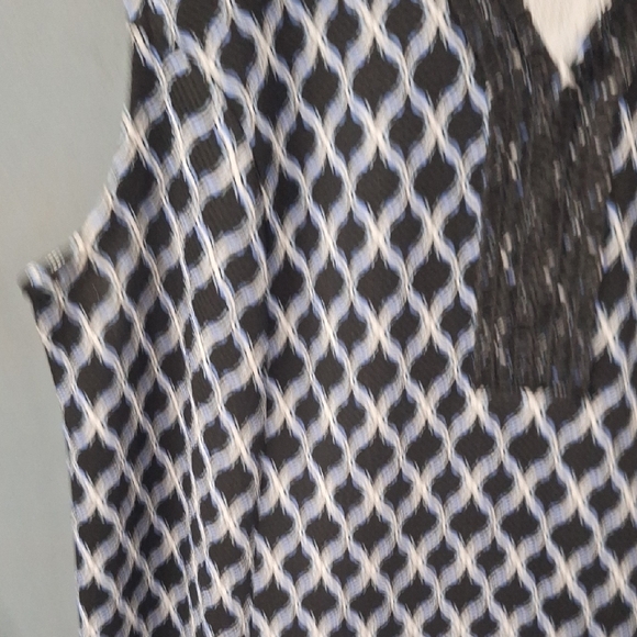 Blue and White Sleeveless V-Neck Sheath Dress - Picture 4 of 7